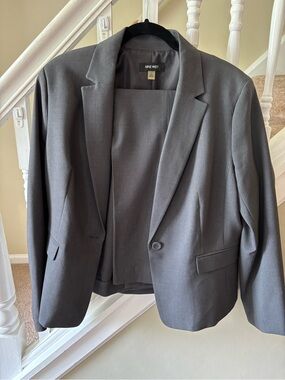 Nine West Women’s Suit Size 14
